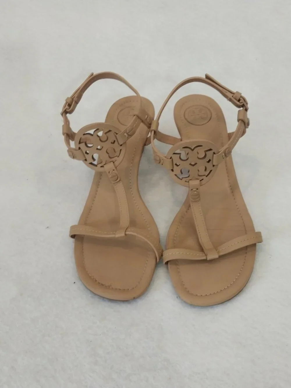 Tory Burch Wedge Sandals 7.5 Miller Beige Nude Leather T-Strap Logo Medallion